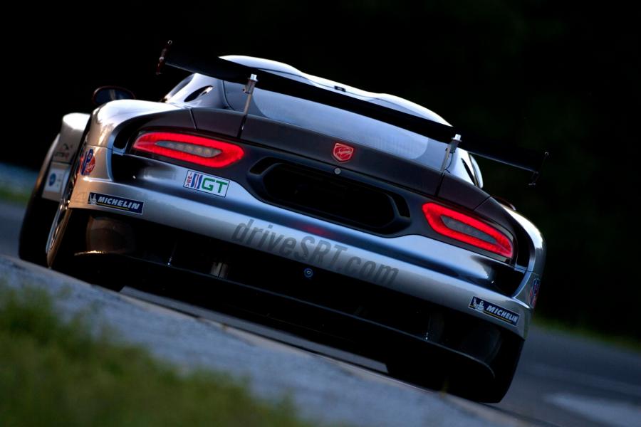  Dodge Viper SRT GTS-R 2012 года  (фото 7 из 23)